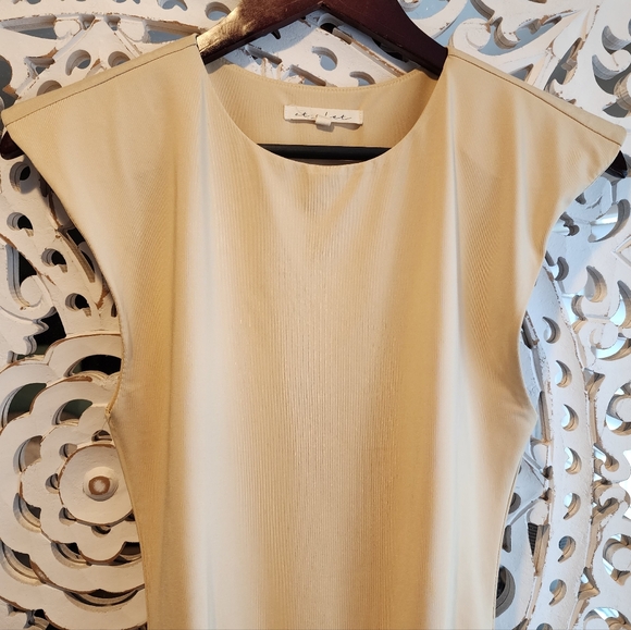 ET CLET BODYSUIT IN TAN CREW NECK WITH SHOULDER PADS NWOT SIZE MEDIUM - Picture 9 of 12